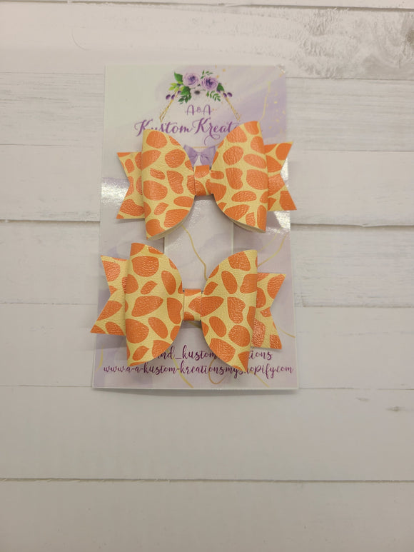 Giraffe Print Medium Bow Set