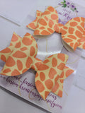 Giraffe Print Medium Bow Set